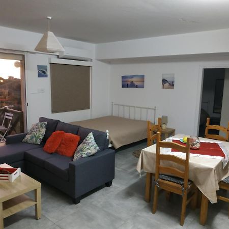 Adonis Apartment Paphos Exterior foto