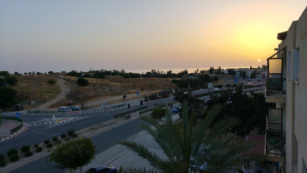 Adonis Apartment Paphos Exterior foto