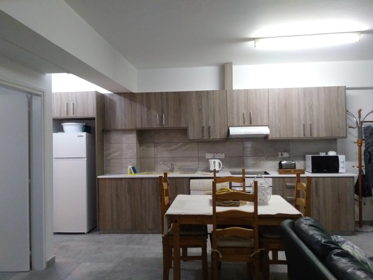 Adonis Apartment Paphos Exterior foto